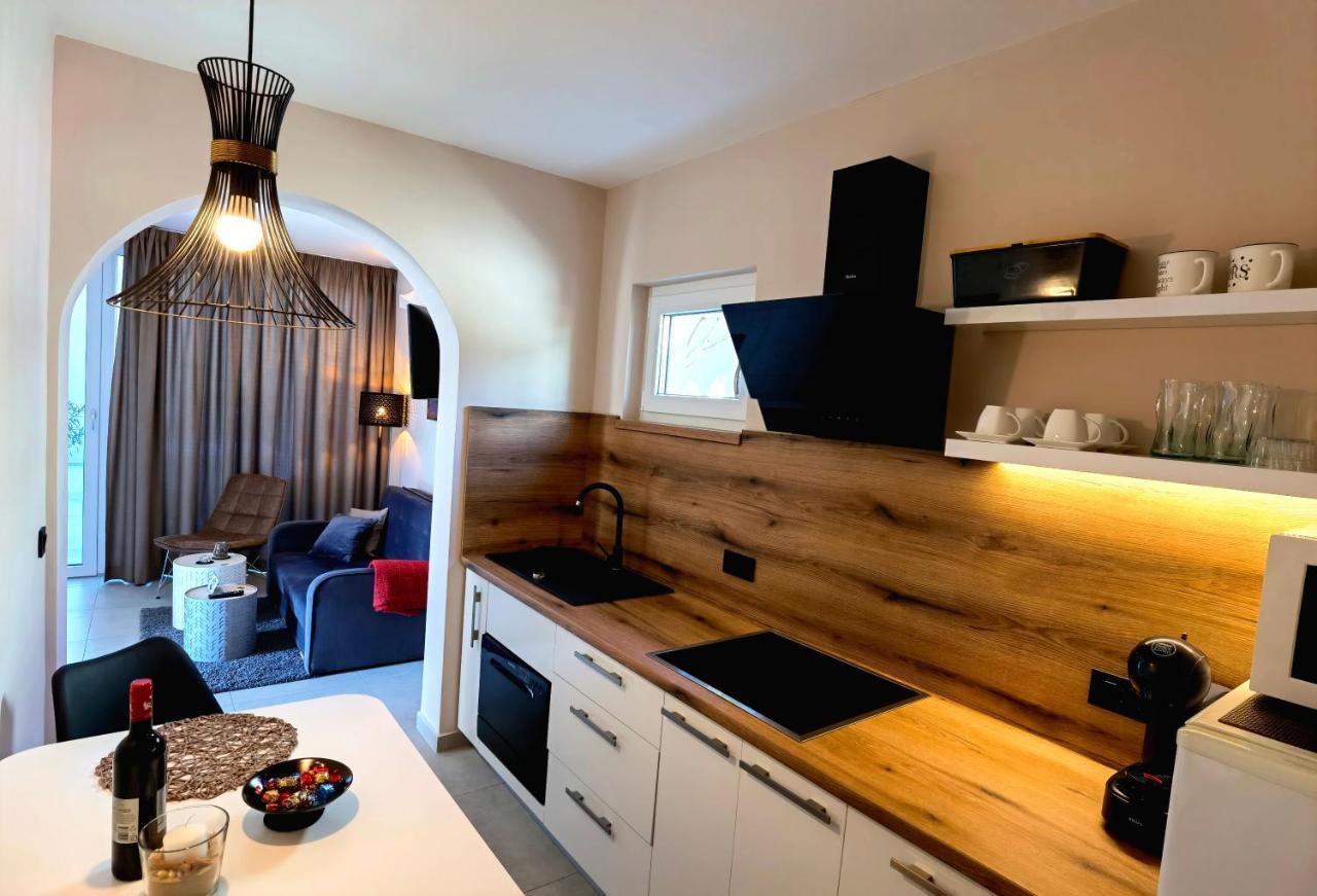 Stay In The Very Heart Of Porec - 50M To The Beach Eksteriør billede